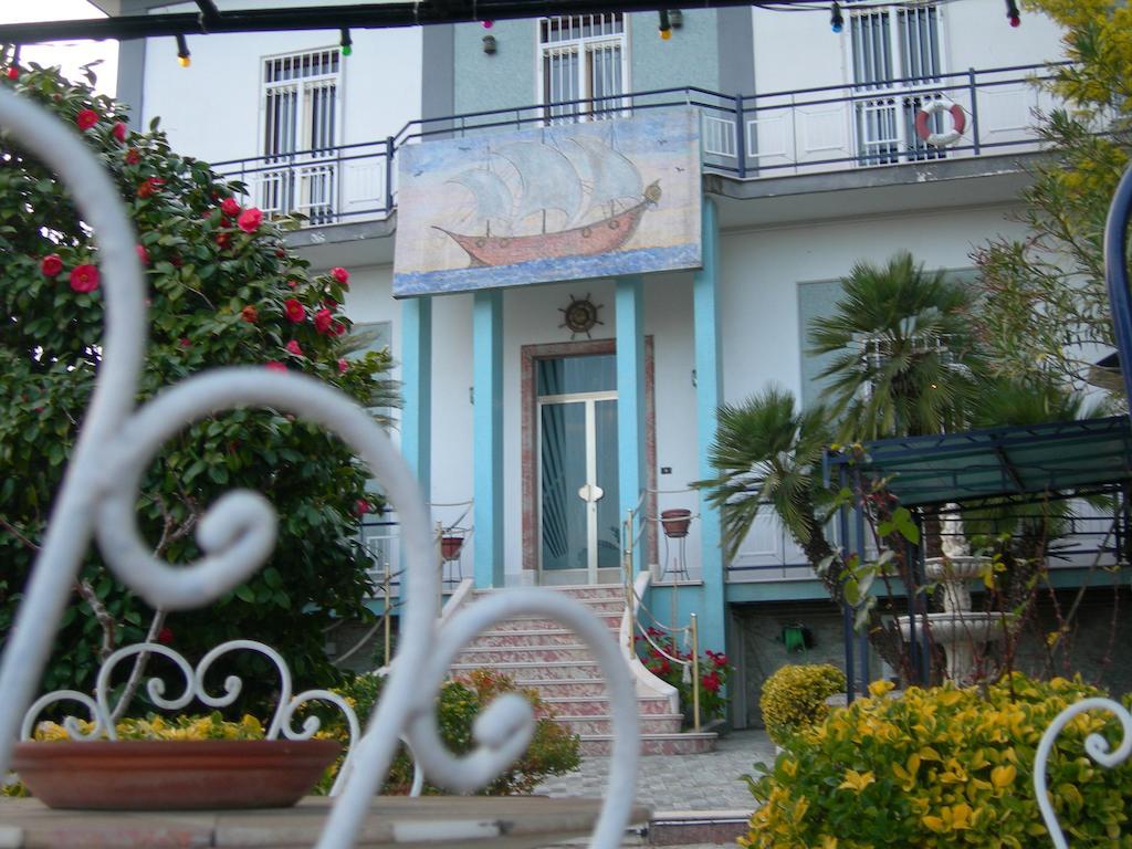 B&B La Nave Nápoles Exterior foto